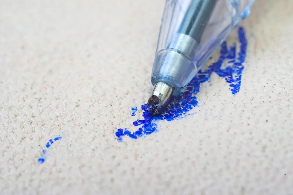 روش های پاک کردن لکه جوهر خودکار از روی فرش و مبل