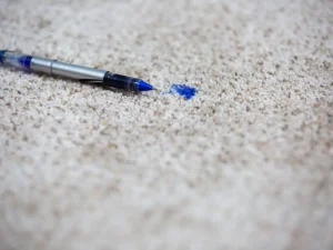Read more about the article پاک کردن لکه جوهر خودکار از روی فرش و مبل